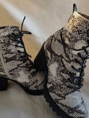 Women’s Snake Print Lace-Up Ankle Boots in Black & White